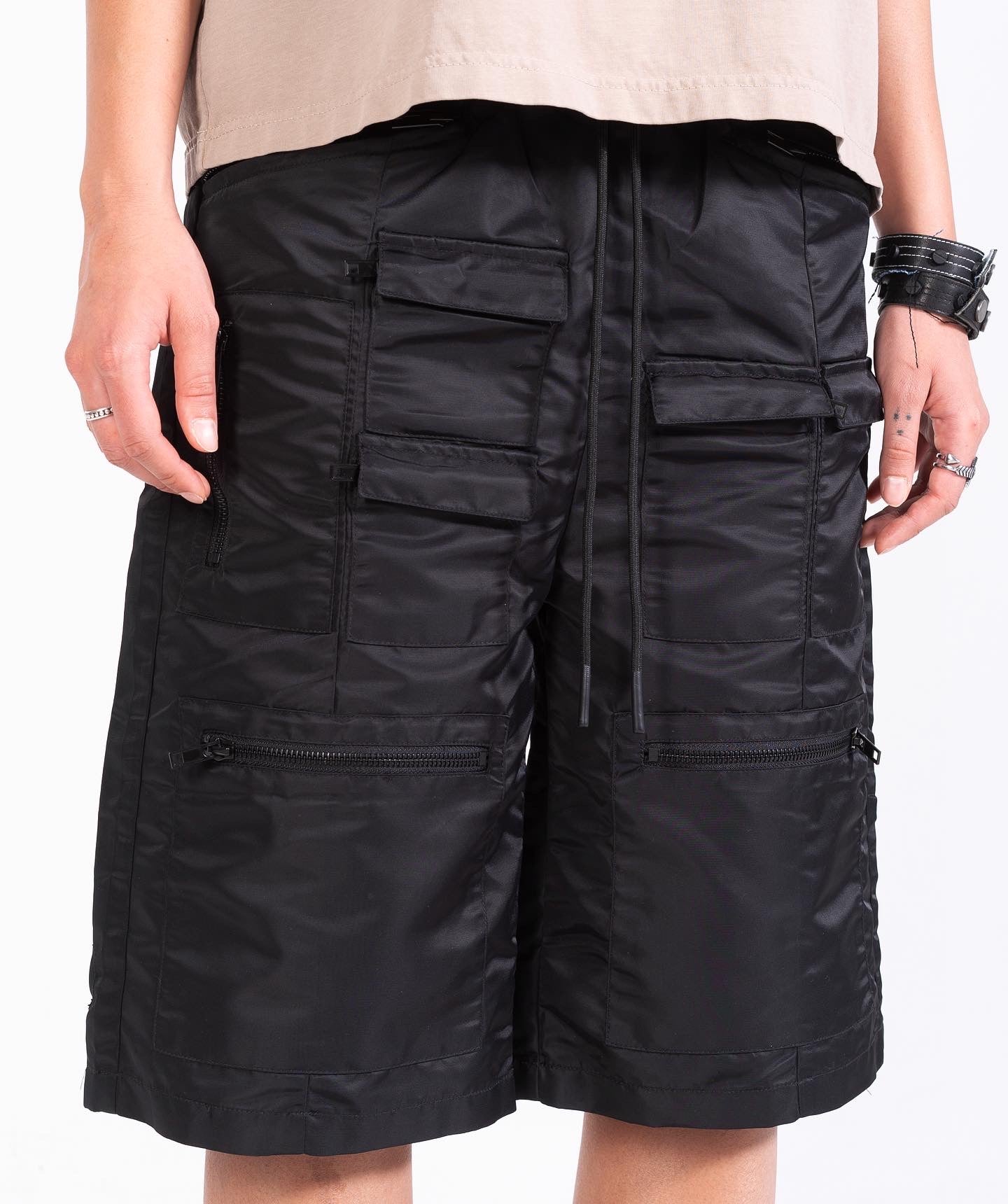 MULTI-POCKET BLACK NYLON CARGO SHORTS