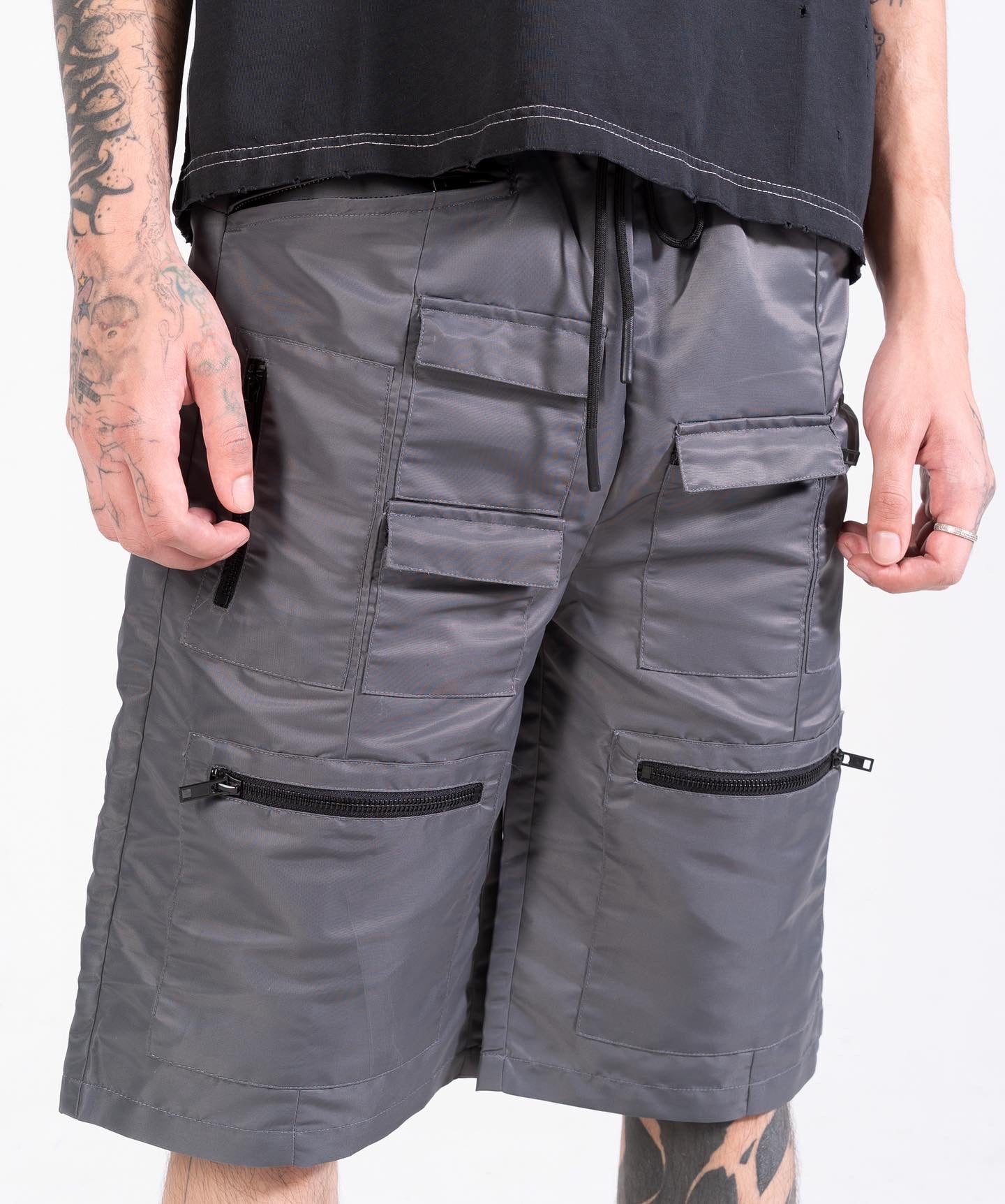 MULTI-POCKET GREY NYLON CARGO SHORTS