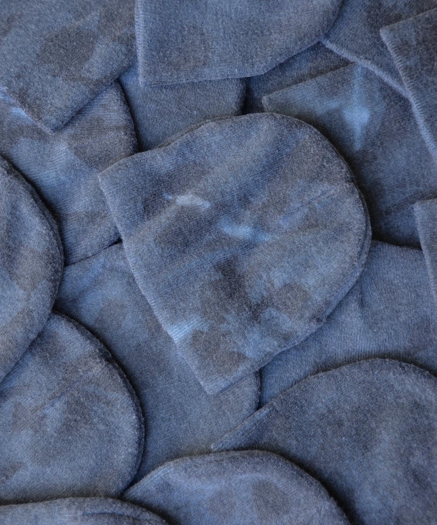 CHAMBRAY BLUE STAINED BEANIE